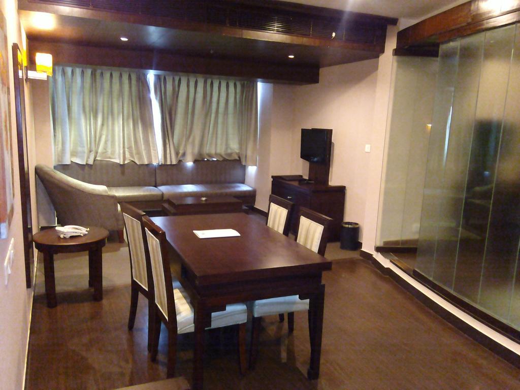 Hotel Saurabh Candy By Peppermint Haldwāni Habitación foto