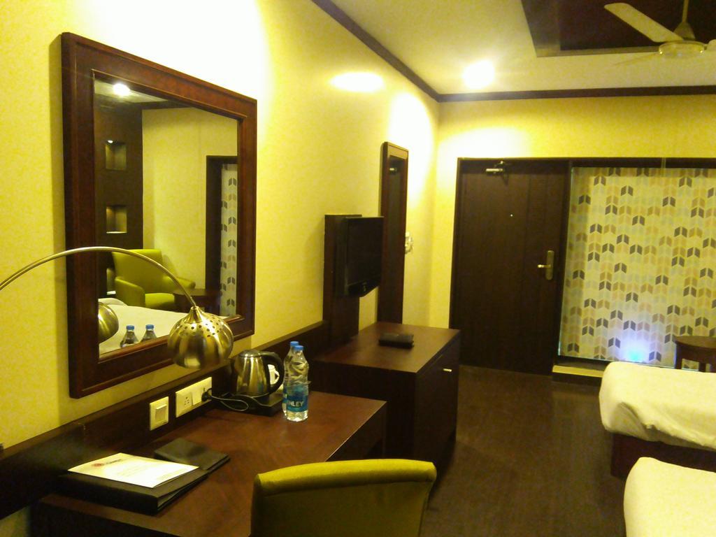 Hotel Saurabh Candy By Peppermint Haldwāni Habitación foto