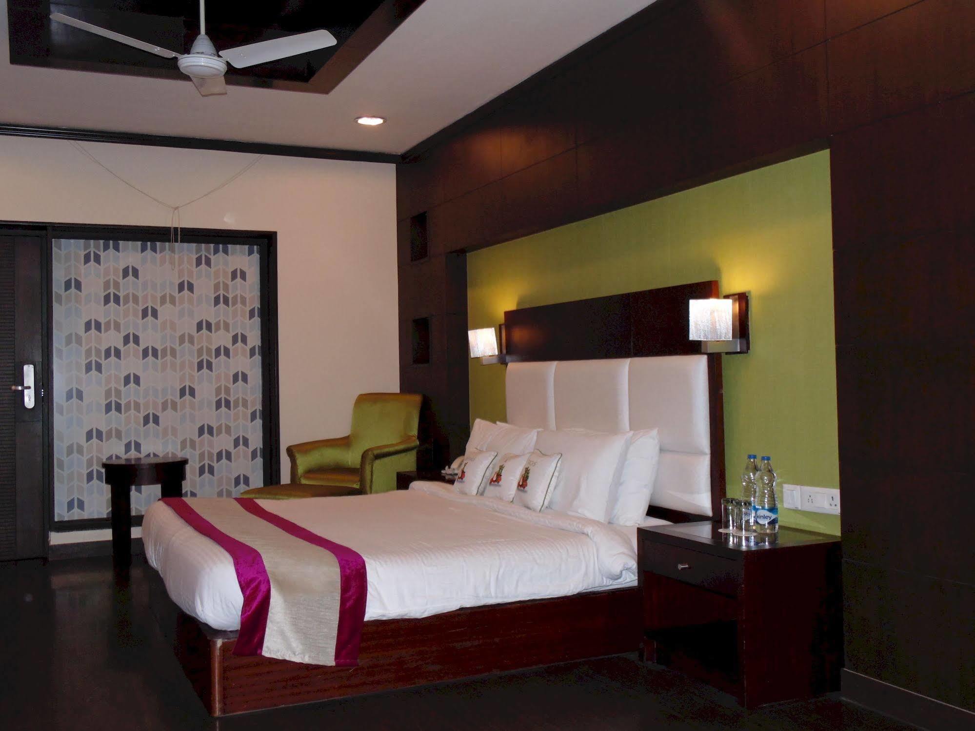 Hotel Saurabh Candy By Peppermint Haldwāni Exterior foto